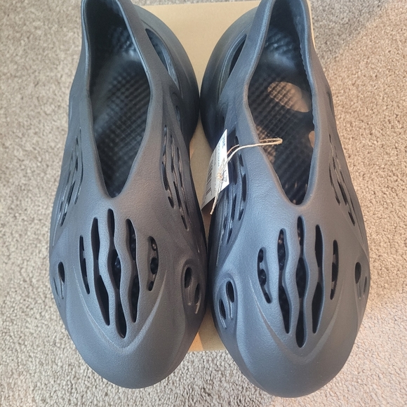 Yeezy foam runner dark onyx - Picture 2 of 3